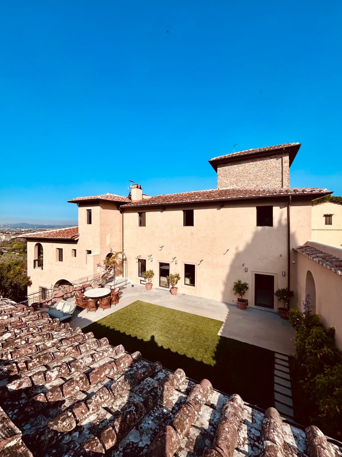 Historic Villa in Monte Oliveto: Comprehensive Renovation Completed in One Year
